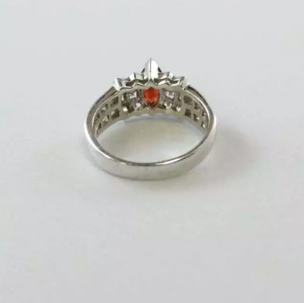 GARNET and CZ RING centerStunning GARNET and CZ stone marquise cut. 🤩.925 - Picture 2 of 6